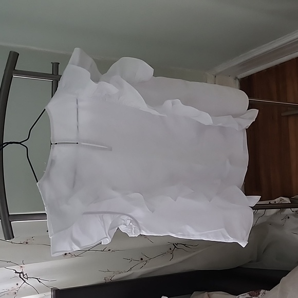 Flattering white English Factory Top - Picture 2 of 2